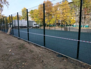 Забор на спортивную площадку 40 метров фото в Снегирях