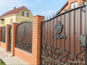 Кирпичный забор с ковкой  150 метров фото в Снегирях